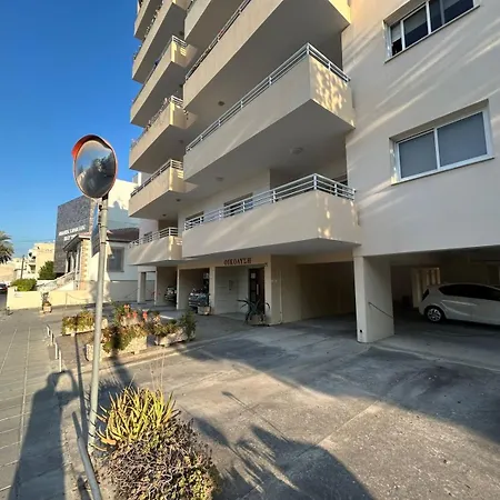 Capella, * Larnaca